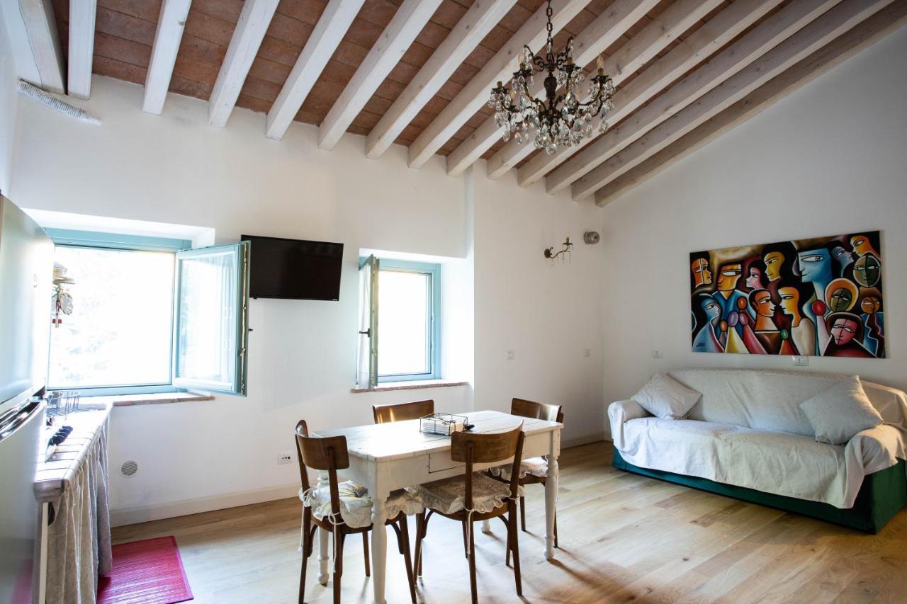 La Marcona Apartment Serramazzoni ภายนอก รูปภาพ